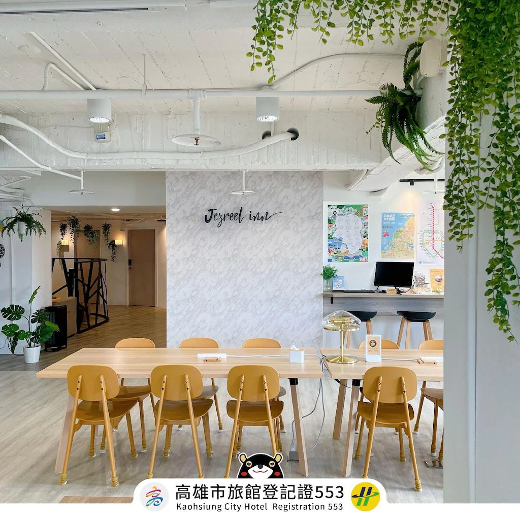 「高雄住哪裡？夜市香、海港亮、背包客都讚聲！」5 大高CP值住宿全曝光