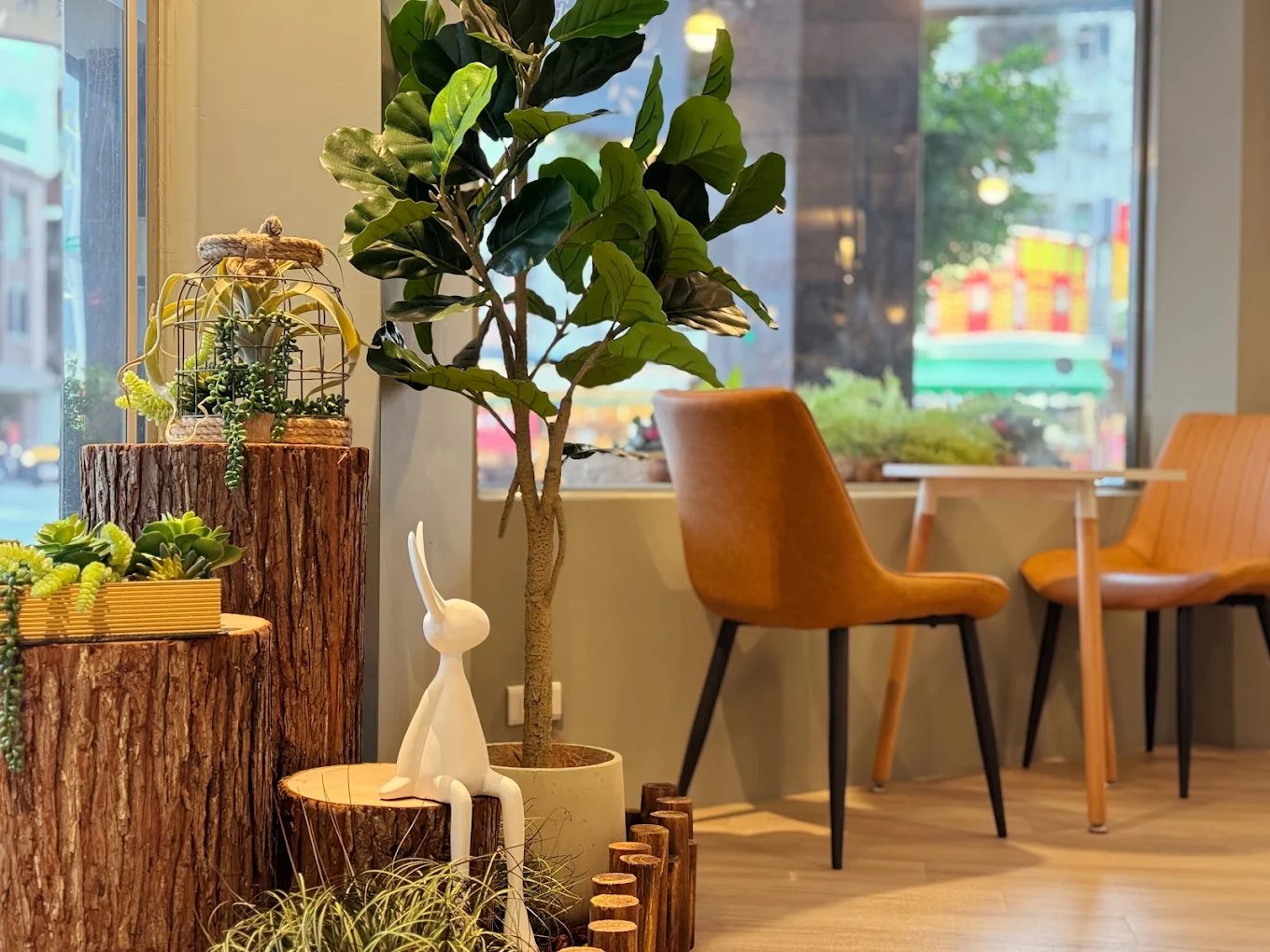 花蓮平價住宿新選擇！路境行旅花蓮站前館｜高級四人房只要 $1,199 含早餐，走路 3 分鐘到火車站