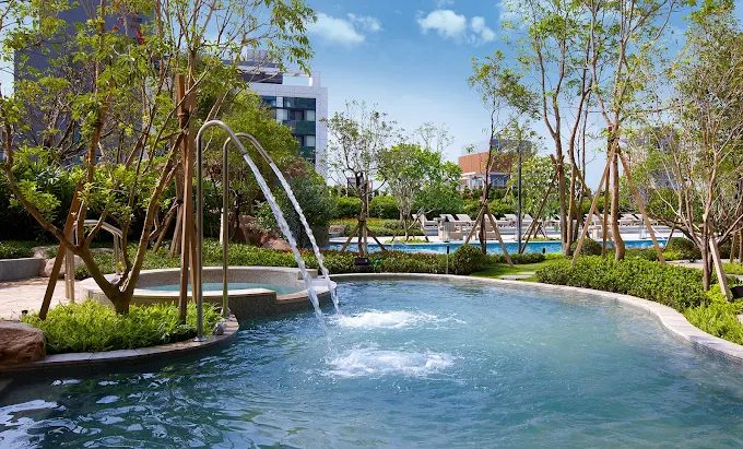 來都來了，宜蘭就該住一晚！泡溫泉、逛夜市才不虛此行