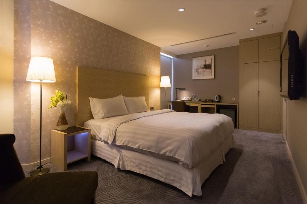 「高雄港（剛）好」：5 大住宿攻略，港景夜市一次收