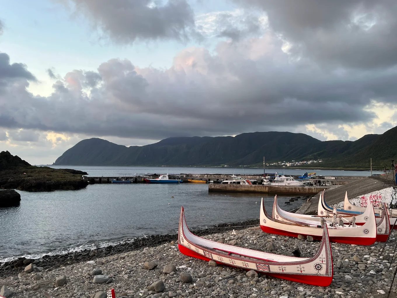 蘭嶼旅遊攻略2025｜必訪景點與隱藏美食完整指南