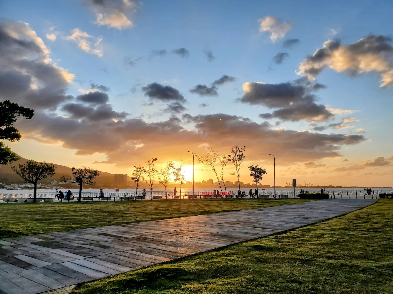 🚇 搭捷運就能到！淡水【淶滬文旅】雙人房只要 $1,480，收藏台灣最美夕陽