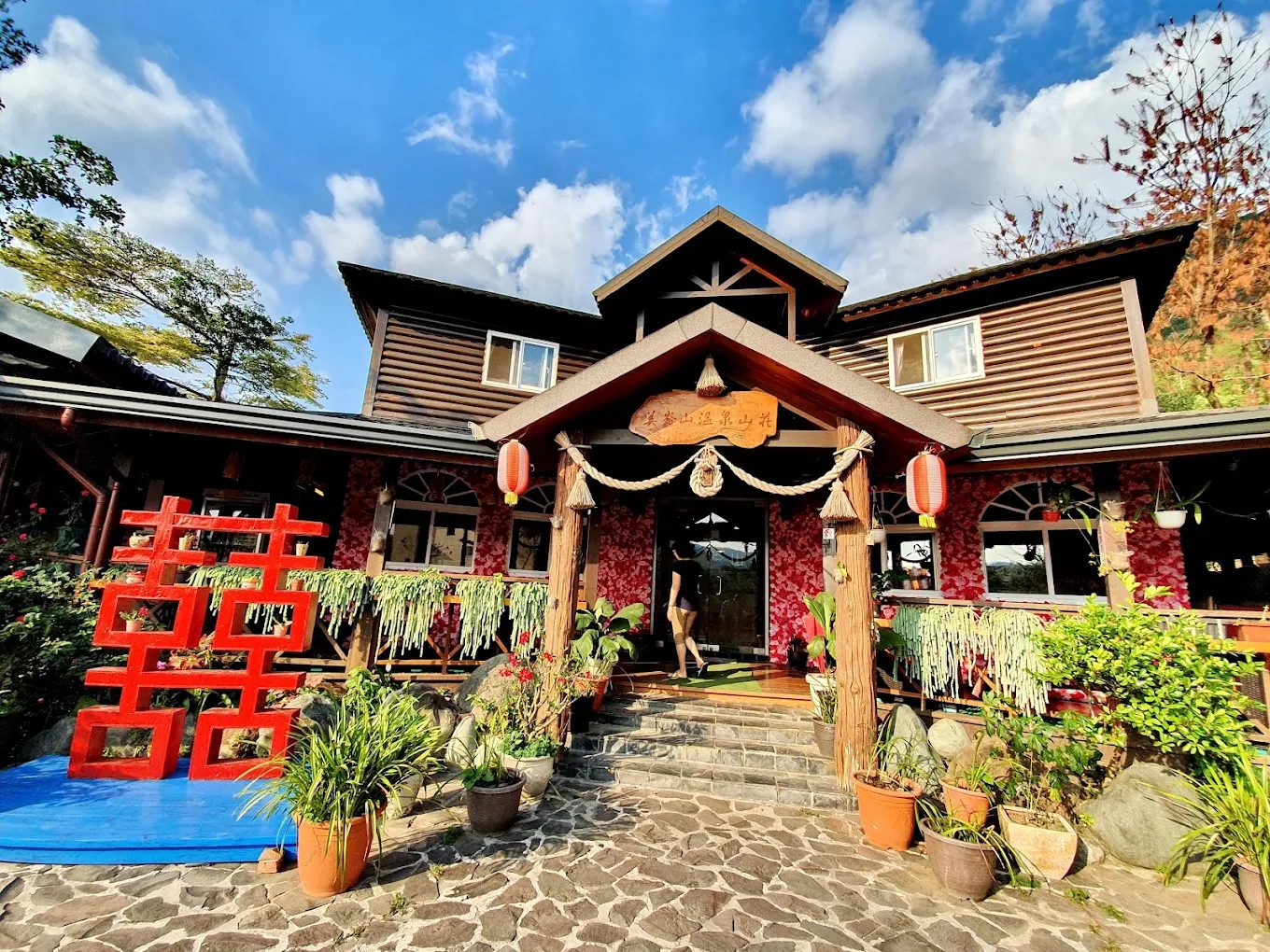 高雄六龜秘境｜美崙山溫泉渡假山莊 平日$3,180 起 一泊二食＋專屬原木湯屋