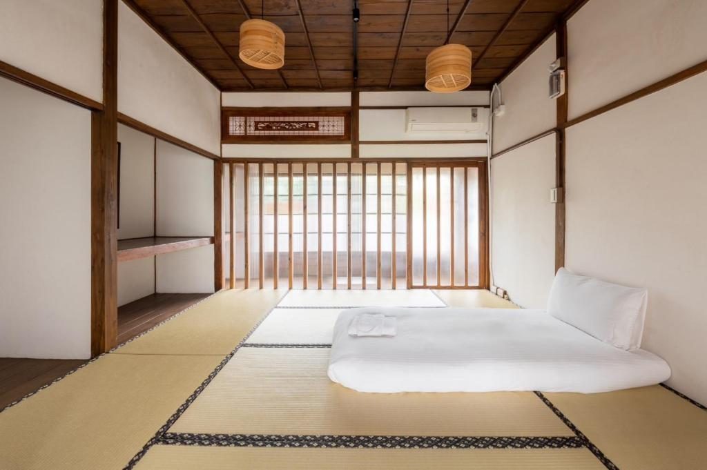 不只是墾丁中繼站！屏東住宿大反轉：住進日式老宅、文青旅店