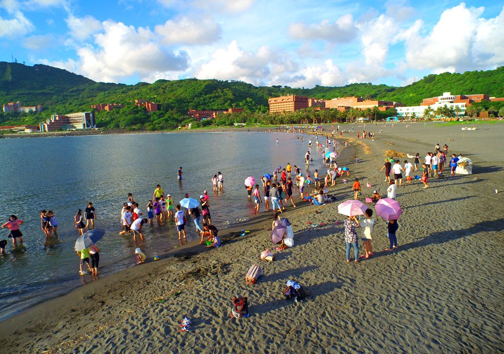 「別再只會唱〈浪流連〉！」實際去追浪：白沙灣、福隆、西子灣、磯崎、南灣怎麼玩