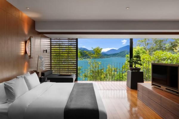 入住涵碧樓＝打開『湖景 Netflix』｜24 小時不重複的湖光片單
