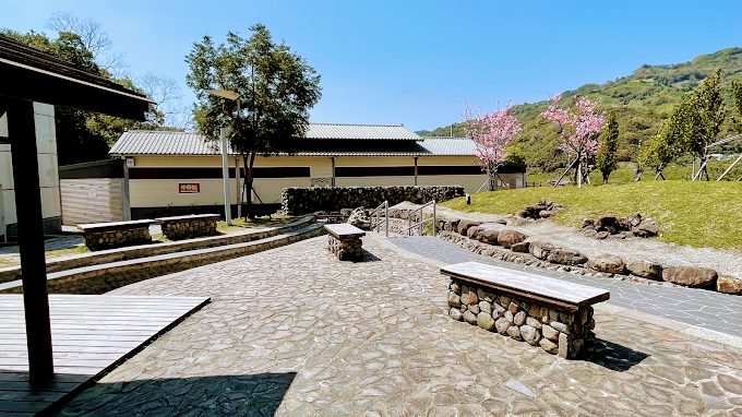 夜晚泡湯看星星，早晨被山嵐叫醒：苗栗湯之美的 24 小時浪漫劇本