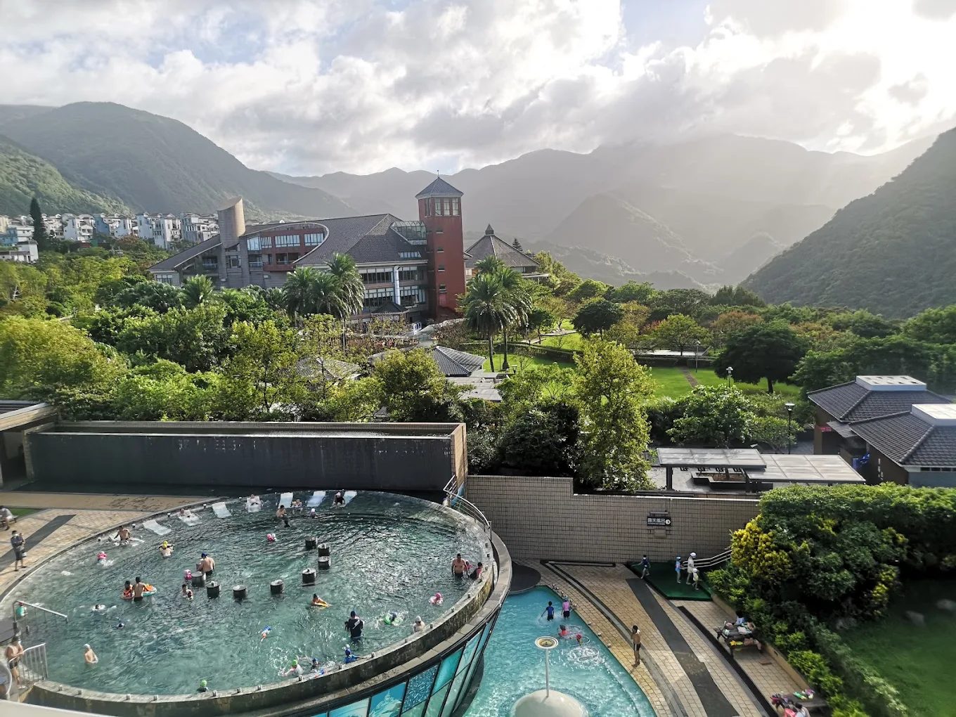 陽明山天籟溫泉會館優惠！$6,999起入住北台灣最夢幻的牛奶泉度假秘境