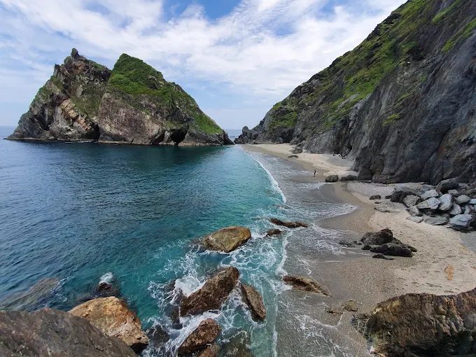 《宜蘭祕境海灘大公開》戀愛鎖、無人灣,這些美景比颱風生成還神秘!