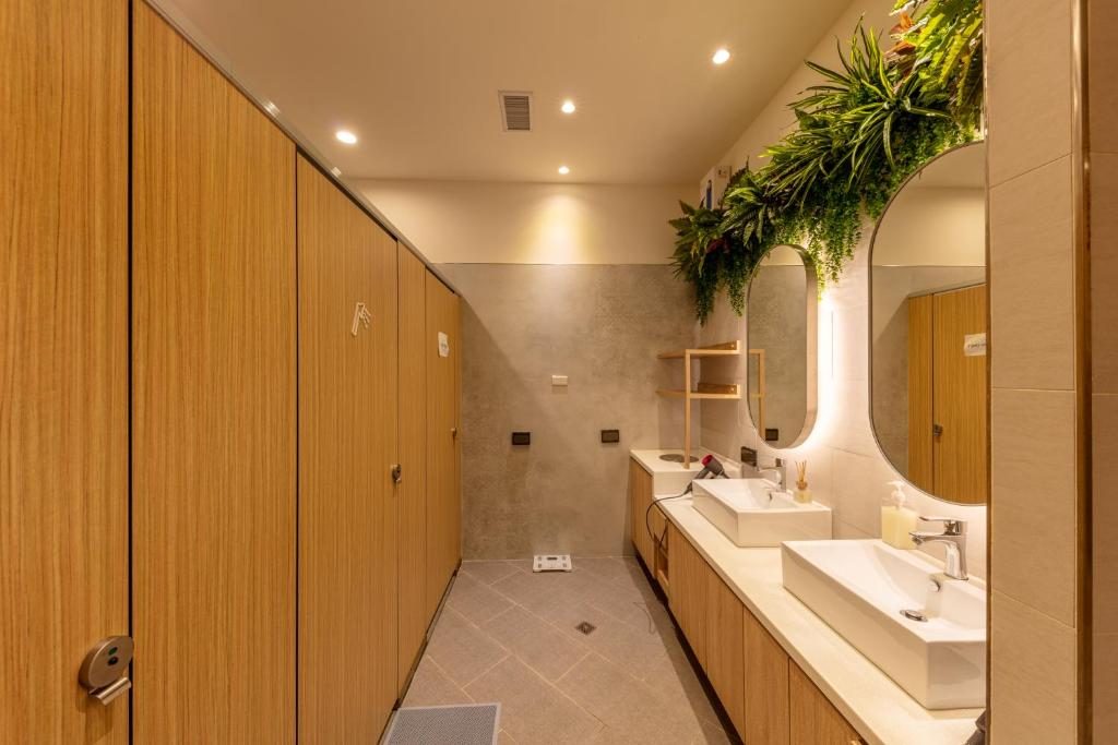 紅眼班機不用紅眼！二航廈町·草休行館膠囊旅館，睡一覺就能秒衝登機口