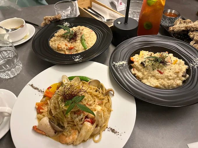 精緻的炸物拼盤與點心是見山景觀咖啡廳多人聚餐的首選