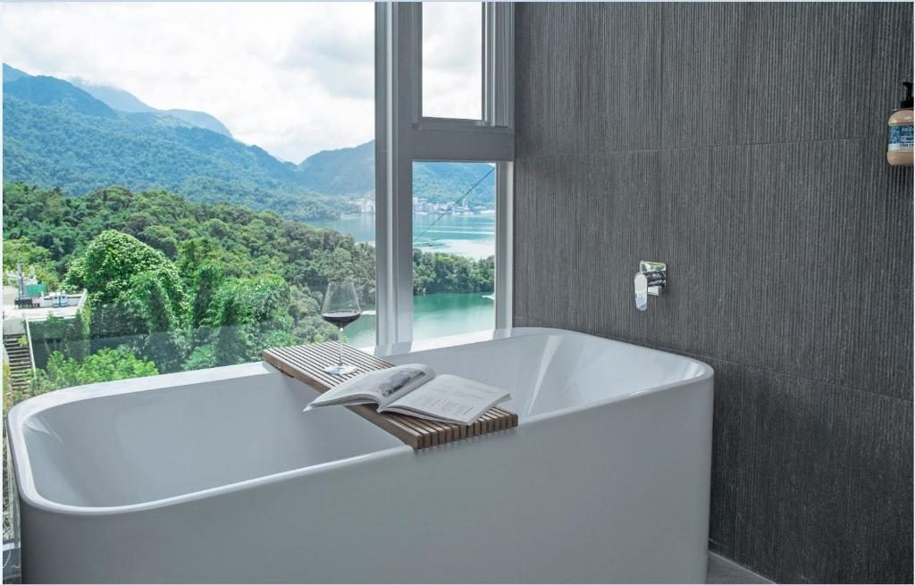 日月潭住宿 5 選｜從總統行館到小資民宿，你想睡在哪一種人生？