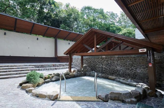 台南山裡的『黑金SPA』！儷景溫泉會館讓你邊泡湯邊看嘉南平原夜色