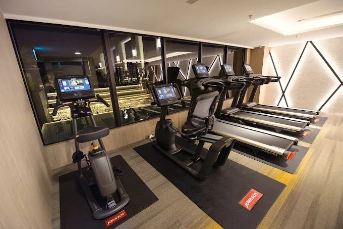 台南夜市走到腳酸？回到禧榕軒大飯店，直接上『星空泳池補血』