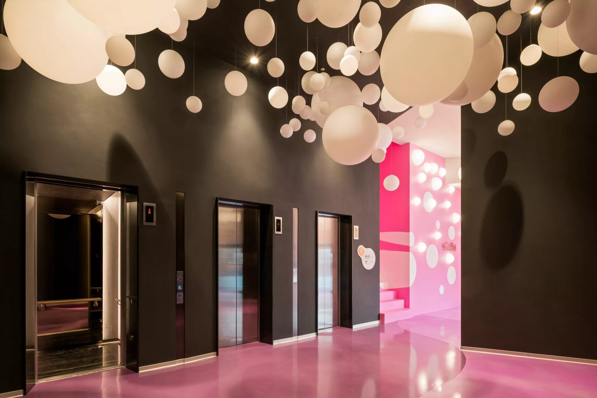 《宜蘭煙波大飯店》像住進泡泡宇宙？帶你走進最夢幻的親子秘境！