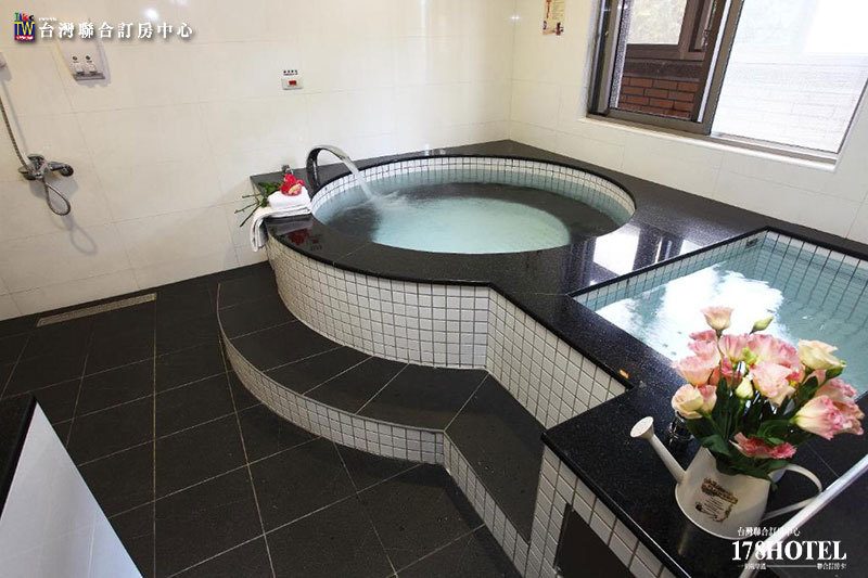 烏來泡湯住宿首選|泉世界溫泉會館雙人一泊二食只要 $2,499,週五入住還不加價!