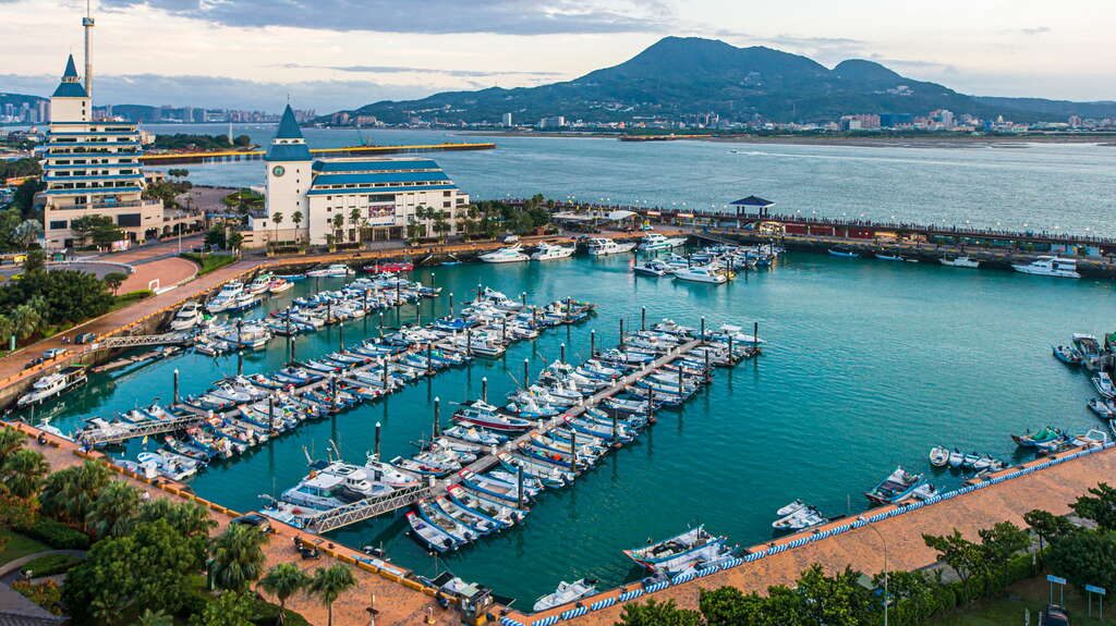 「搭一班開往浪漫的渡輪」｜淡水漁人碼頭日落、美食與情人橋夜景一次收藏