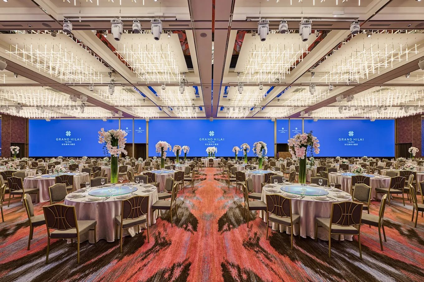 南港最強五星飯店！台北漢來大飯店開箱｜住進落地窗裡的台北夜景