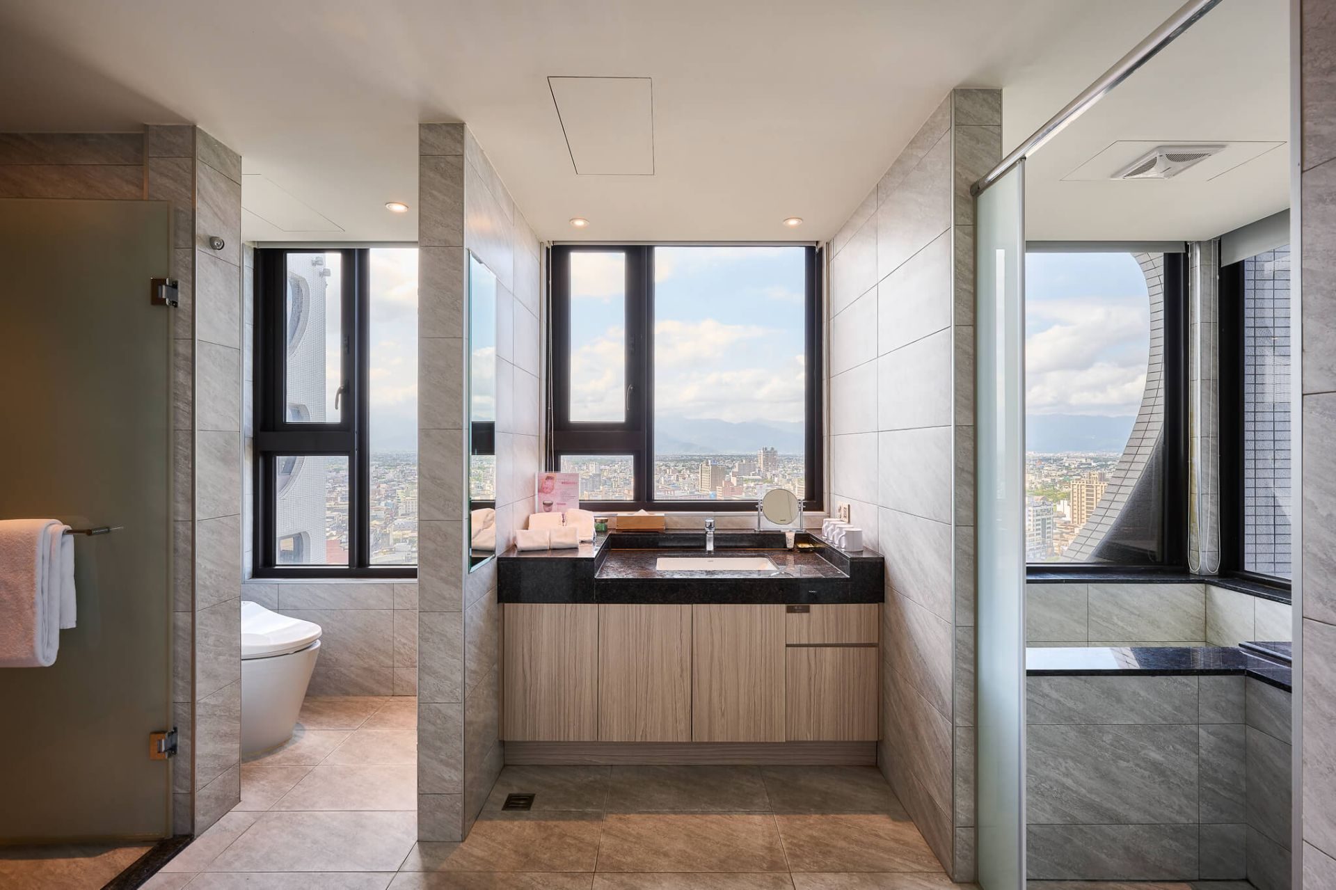 一場宜蘭的房間療癒：從寒沐私湯到村却夜景，睡一晚就是度假