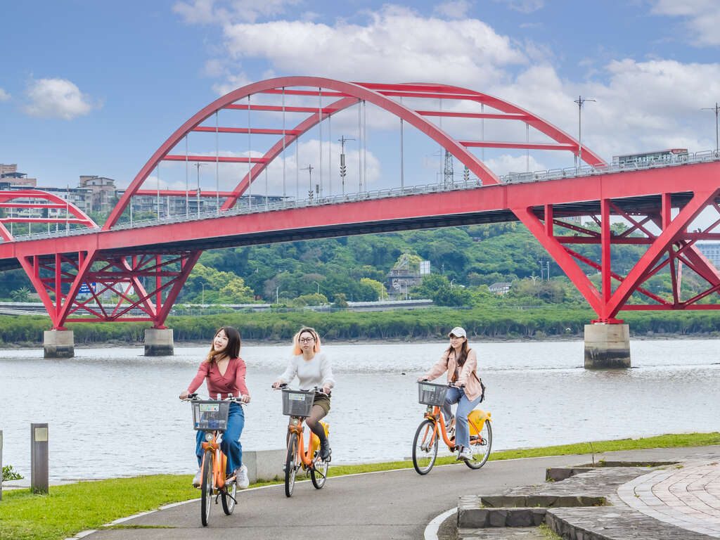 山城、貓村、海岸線｜新北一日遊比連假人潮更爆的美景清單。封面建議