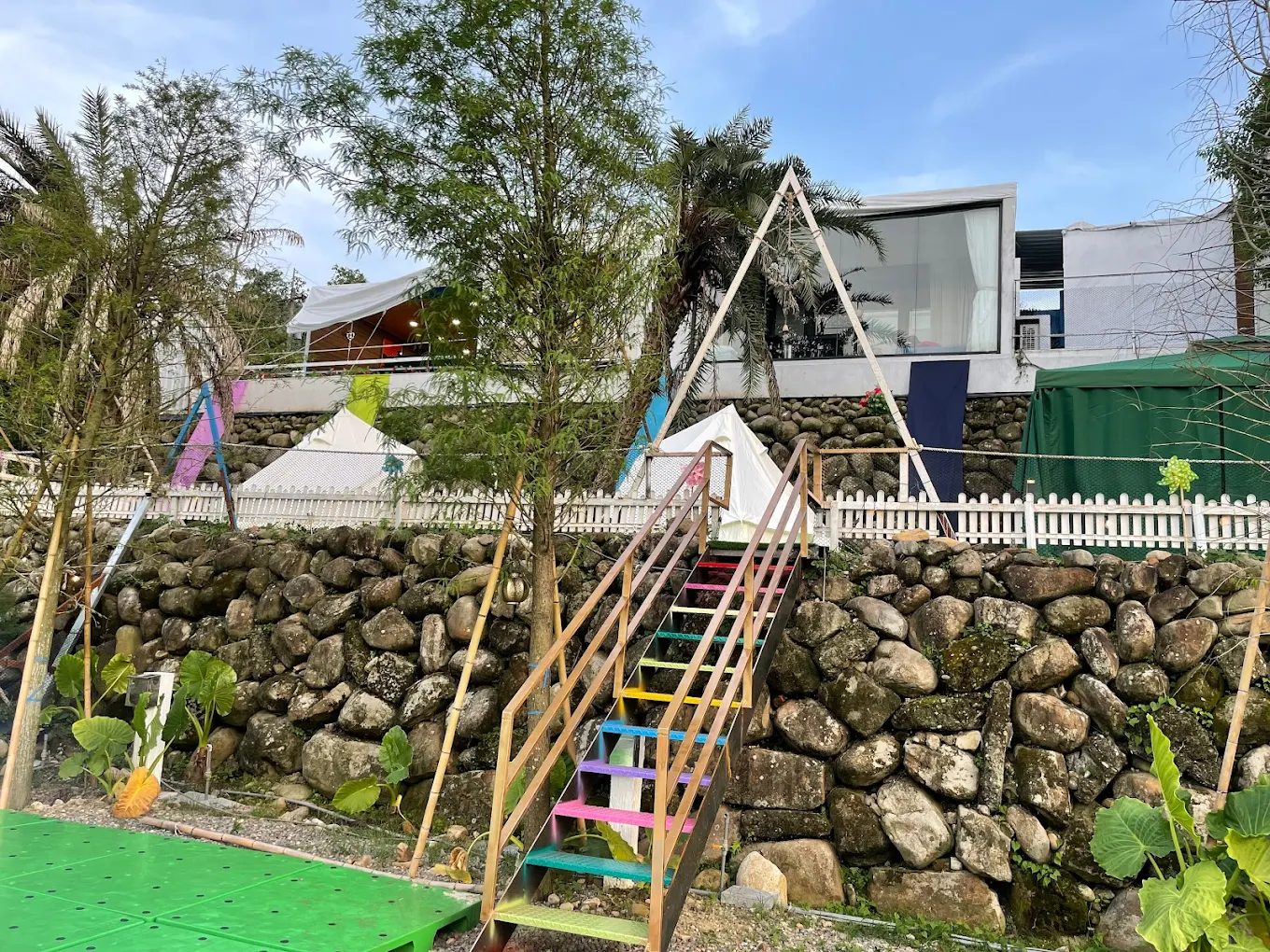 「帳篷界的五星飯店」|全台 5 大懶人露營地,從星空火鍋到溫泉秘境一次收錄