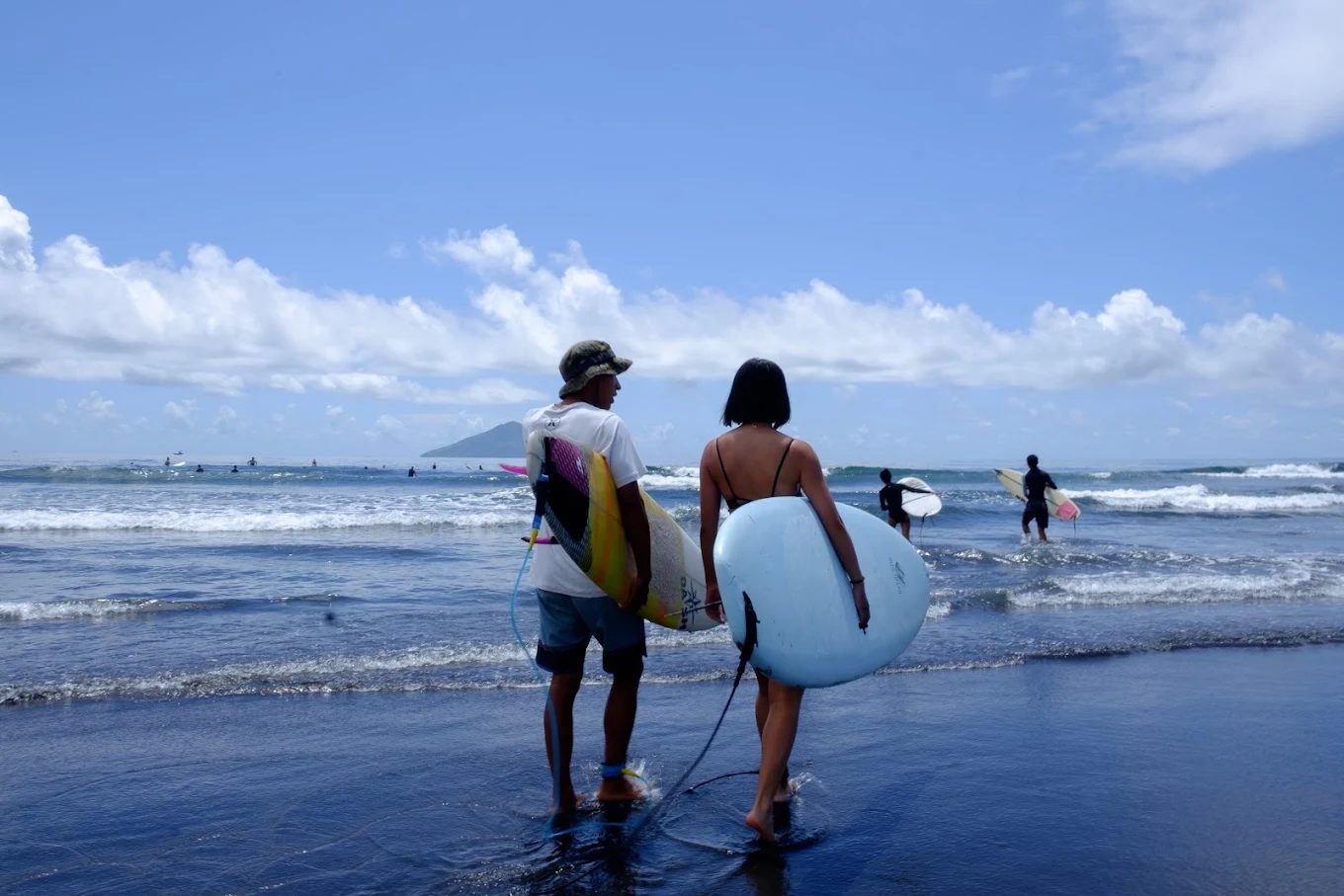 從零開始的衝浪人生｜外澳沙灘黑金海岸，帶你站上第一道浪