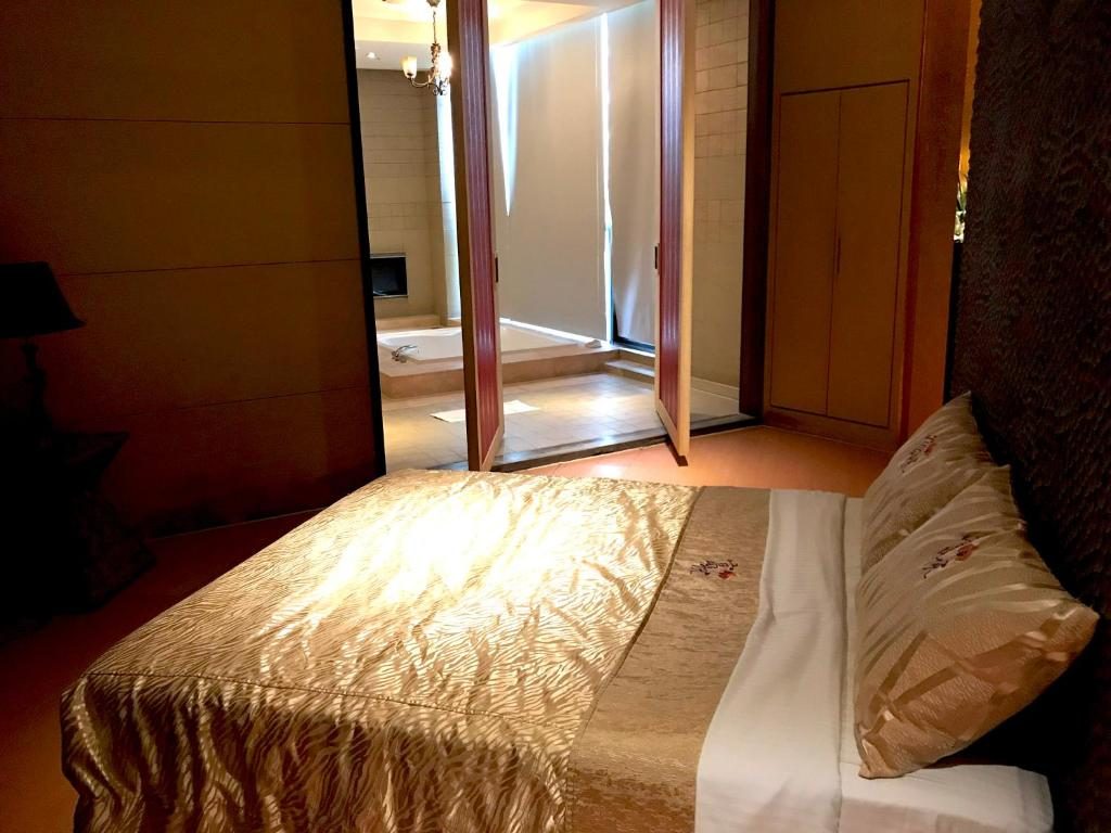 夕陽配房景才是浪漫盡頭|淡水住宿推薦,用一間房換回你的「川流不息」黃金時刻
