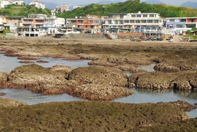 追日落不必飛沖繩！北海岸 5 大景點帶你看海蝕洞、白沙灘與觀音山雲海