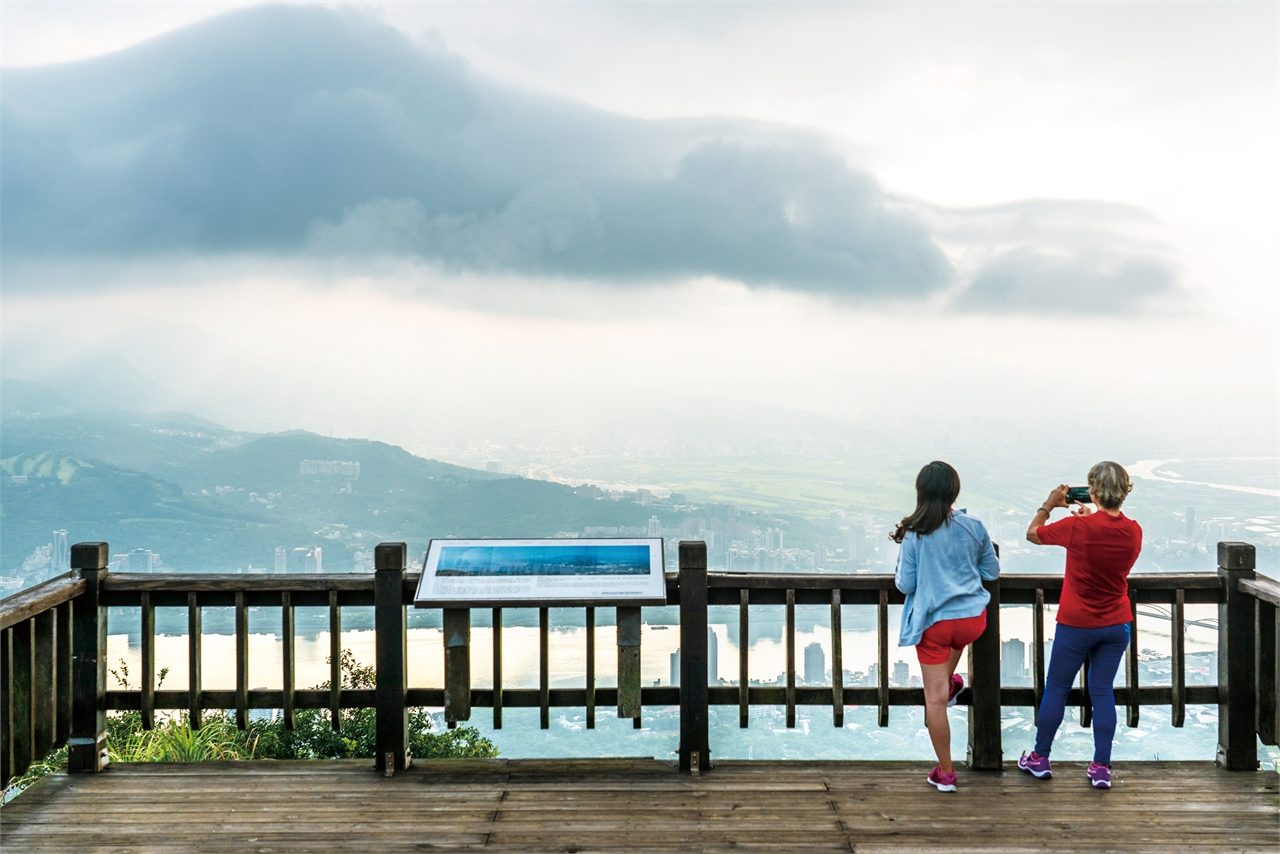 追日落不必飛沖繩！北海岸 5 大景點帶你看海蝕洞、白沙灘與觀音山雲海