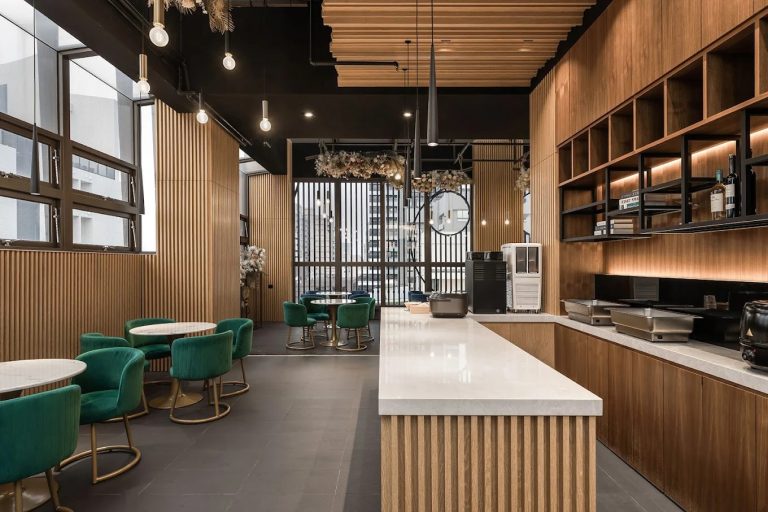 高雄行旅 HOTEL LEISURE Kaohsiung｜雙人房只要 $1,380！含早餐＋下午茶，走路就能到六合夜市