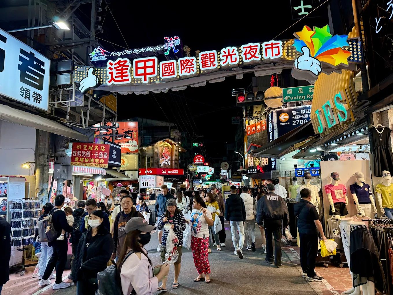 台中住宿推薦｜高鐵 5 分鐘到！康茵行旅 $1,580 雙人房，平假日不加價超佛心 還能逛逢甲夜市