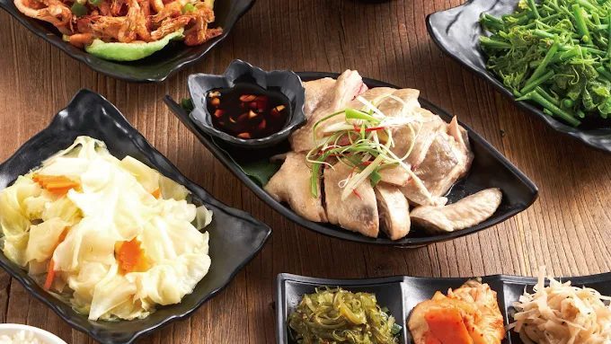 奧萬大楓紅餐廳提供的豐盛合菜料理