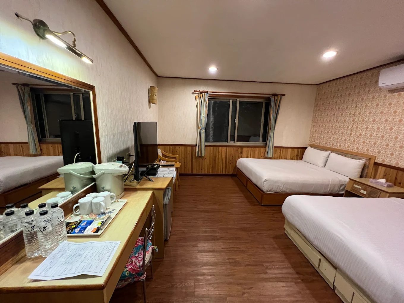 高雄六龜【天闊溫泉會館】｜山林祕境泡湯 × 星空小木屋 × 寵物友善，最新營業時間與房價一次看懂