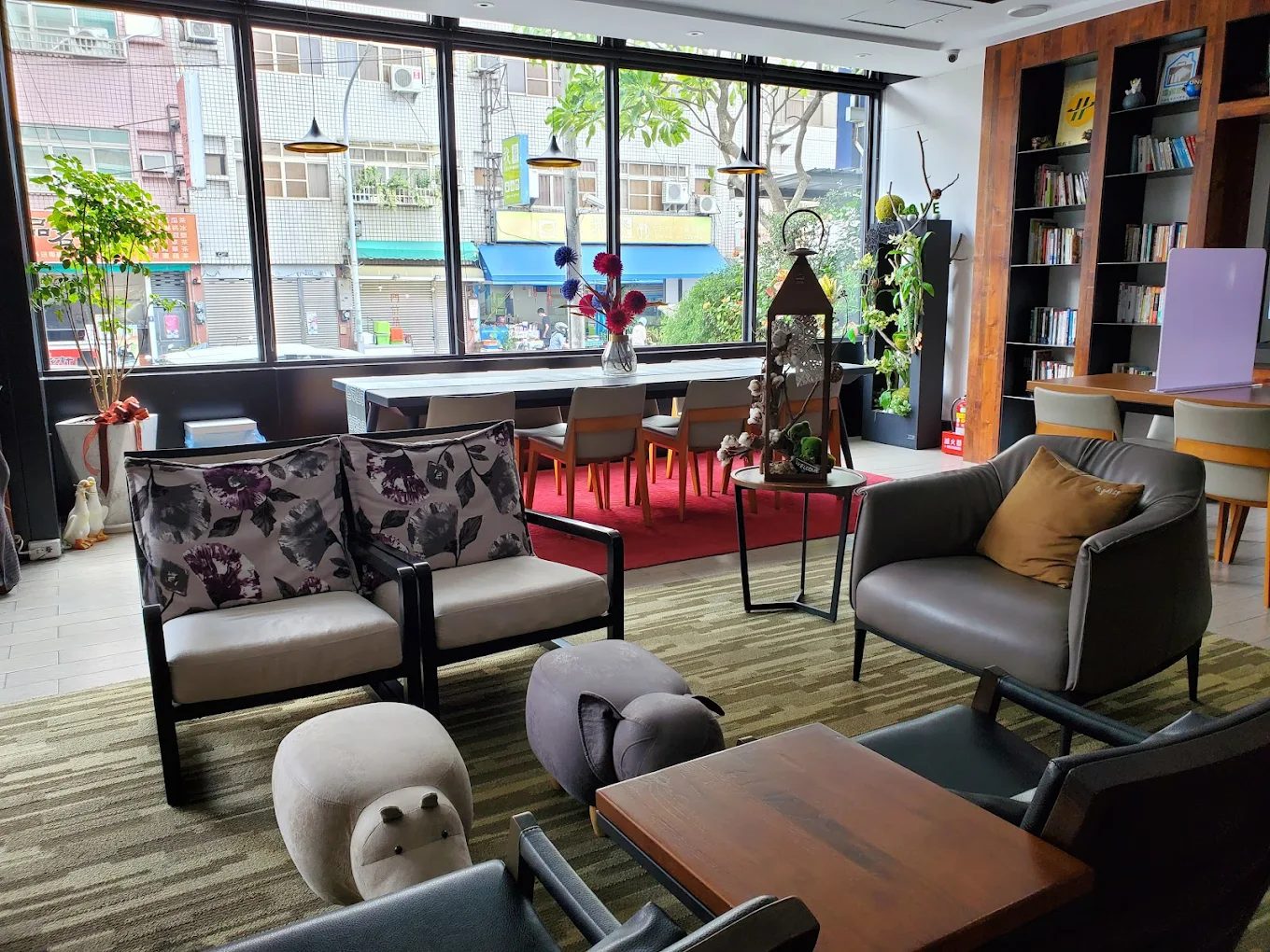 嘉義住宿推薦｜行藝文旅豪華四人房 $1,980 起，步行就能到車站與夜市！