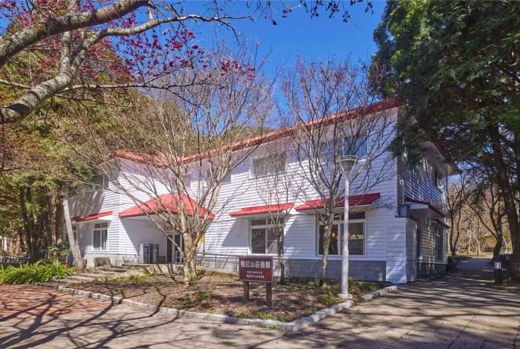 楓紅山莊外觀，提供遊客舒適的住宿環境