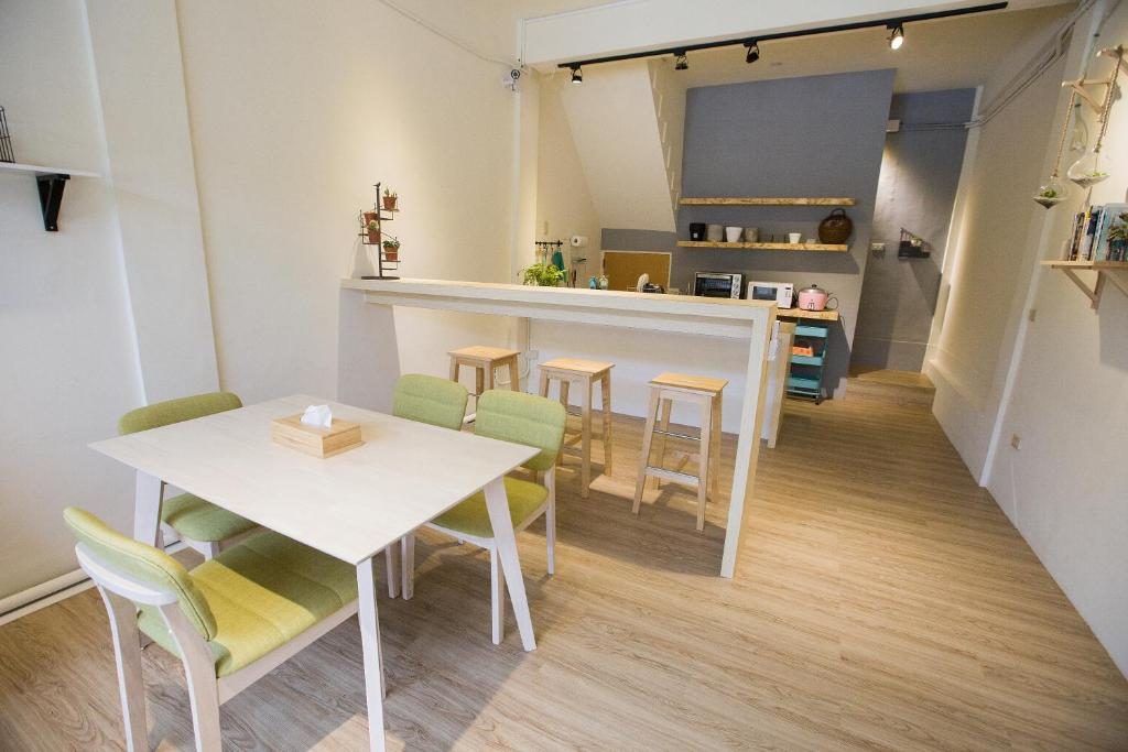 回嘉住?嘉義住宿神攻略|夜市覓食、車站秒到,從高級飯店到文青青旅全收錄