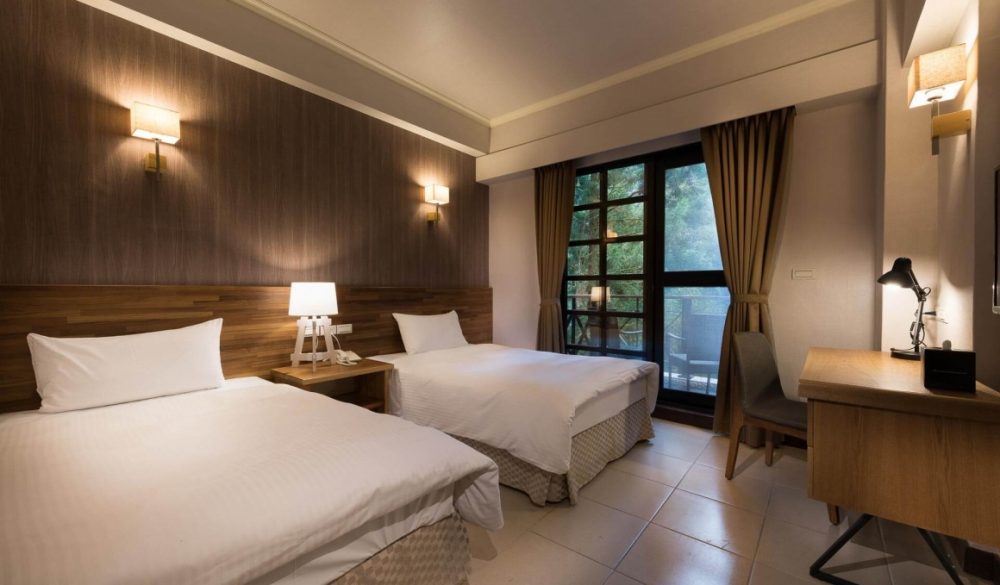 清晨霧氣裡抵達宜蘭明池國家森林遊樂區,在環湖步道間聽見森林的呼吸