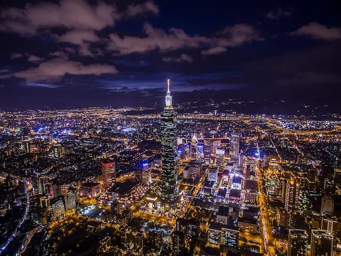 ✨ 「燈火闌珊處，不只在101」｜文化後山到劍南山，台北夜景最動人的五種角度