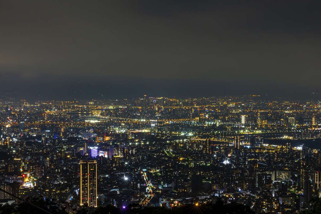✨ 「燈火闌珊處，不只在101」｜文化後山到劍南山，台北夜景最動人的五種角度