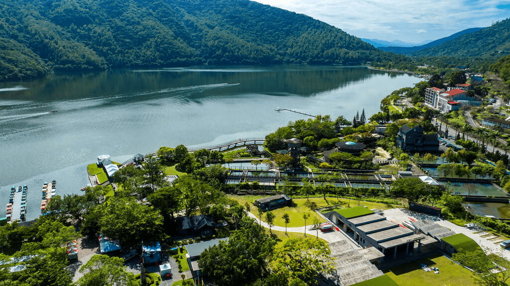 當城市的節奏逐漸退場，在鯉魚潭風景遊憩區慢下來，讓湖水替日常降噪