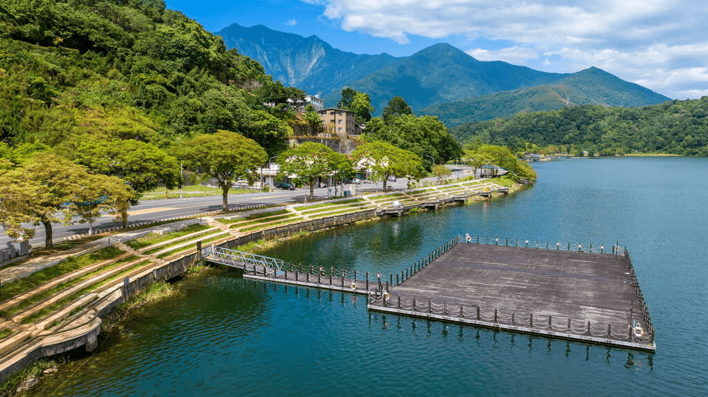 當城市的節奏逐漸退場，在鯉魚潭風景遊憩區慢下來，讓湖水替日常降噪