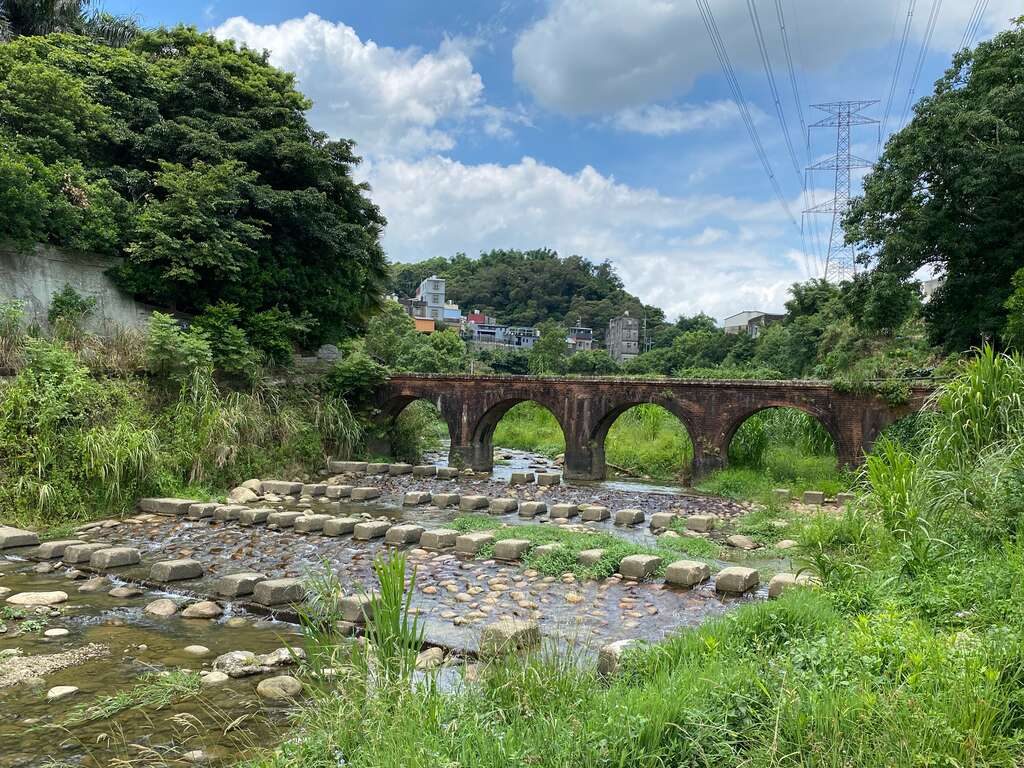 桃園景點TOP5｜大溪老街、虎頭山夜景、龍潭大池與夕陽濕地一次看