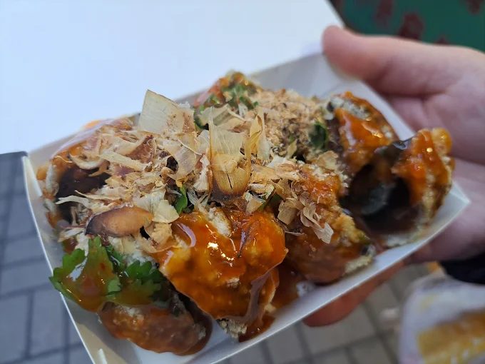 台北近郊必訪！烏來瀑布壯觀美景＋老街美食、台車纜車玩透透