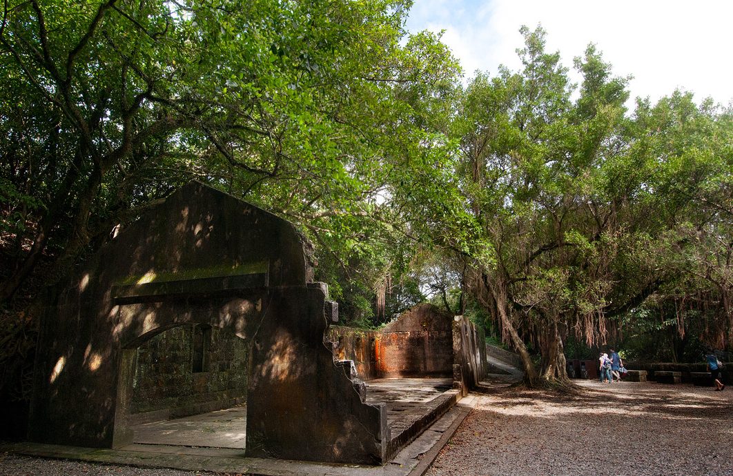 沿著基隆港慢慢走進一日遊節奏，午後看海傍晚登高最後回到夜市煙火氣
