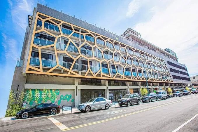 台中高鐵旁高CP值住宿！康茵行旅雙人房含早餐只要 $1580，連假也不加價