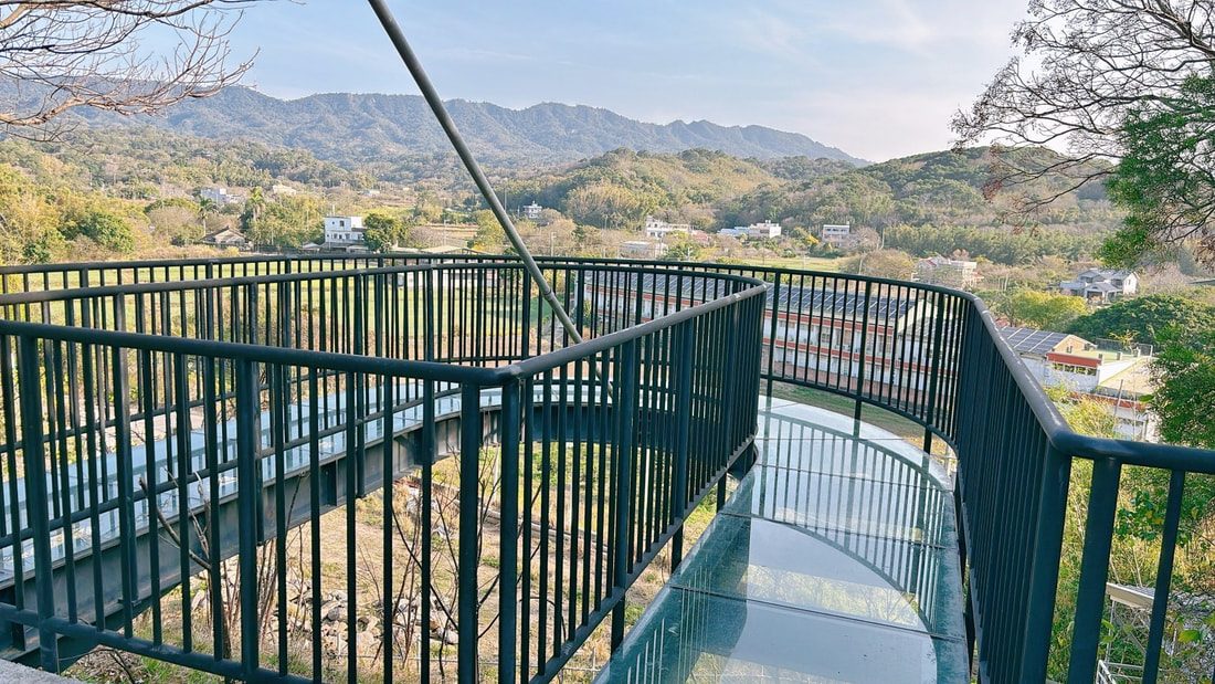 住進童話世界!苗栗綠意山莊|哈比屋、粉紅城堡、天空步道一次玩