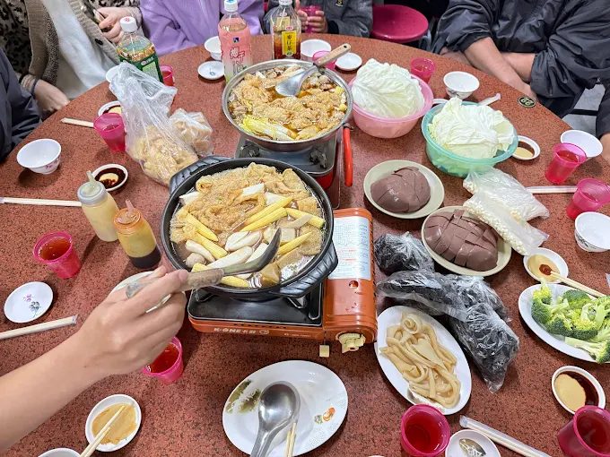 全台唯一!中寮石龍宮泡麵土地公,拜土地公還能免費享用加持泡麵