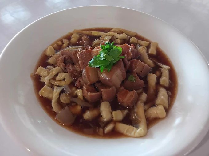 全台唯一!中寮石龍宮泡麵土地公,拜土地公還能免費享用加持泡麵