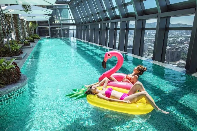 板橋凱撒大飯店|3分鐘到車站,享受無邊際泳池與五星級奢華住宿