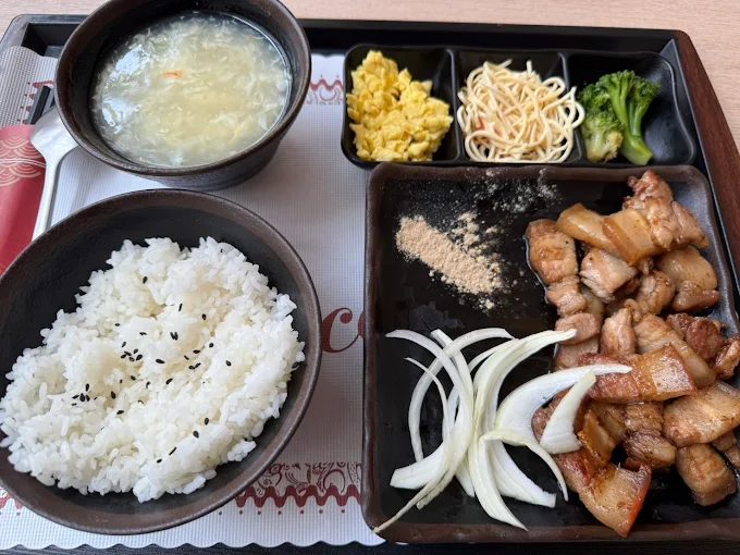 走進桃園拉拉山神木群步道，在清晨霧氣裡慢慢靠近千年巨木的靜謐時光